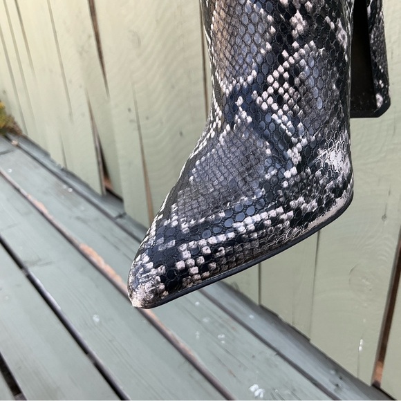Steve Madden Rouge Black & White Snakeskin Block Heel Knee High Boots, Size 7.5 - Picture 6 of 12